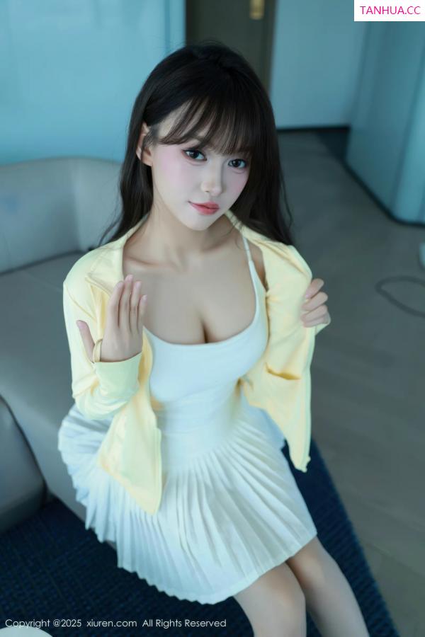   [XiuRen]高清写真图 2025.08.28 No.10702 糯咪 白色短裙第17张图片